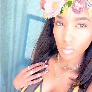 Meet your Posher, Farae